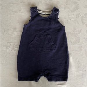 **SOLD Baby gap short set, 6-9 months